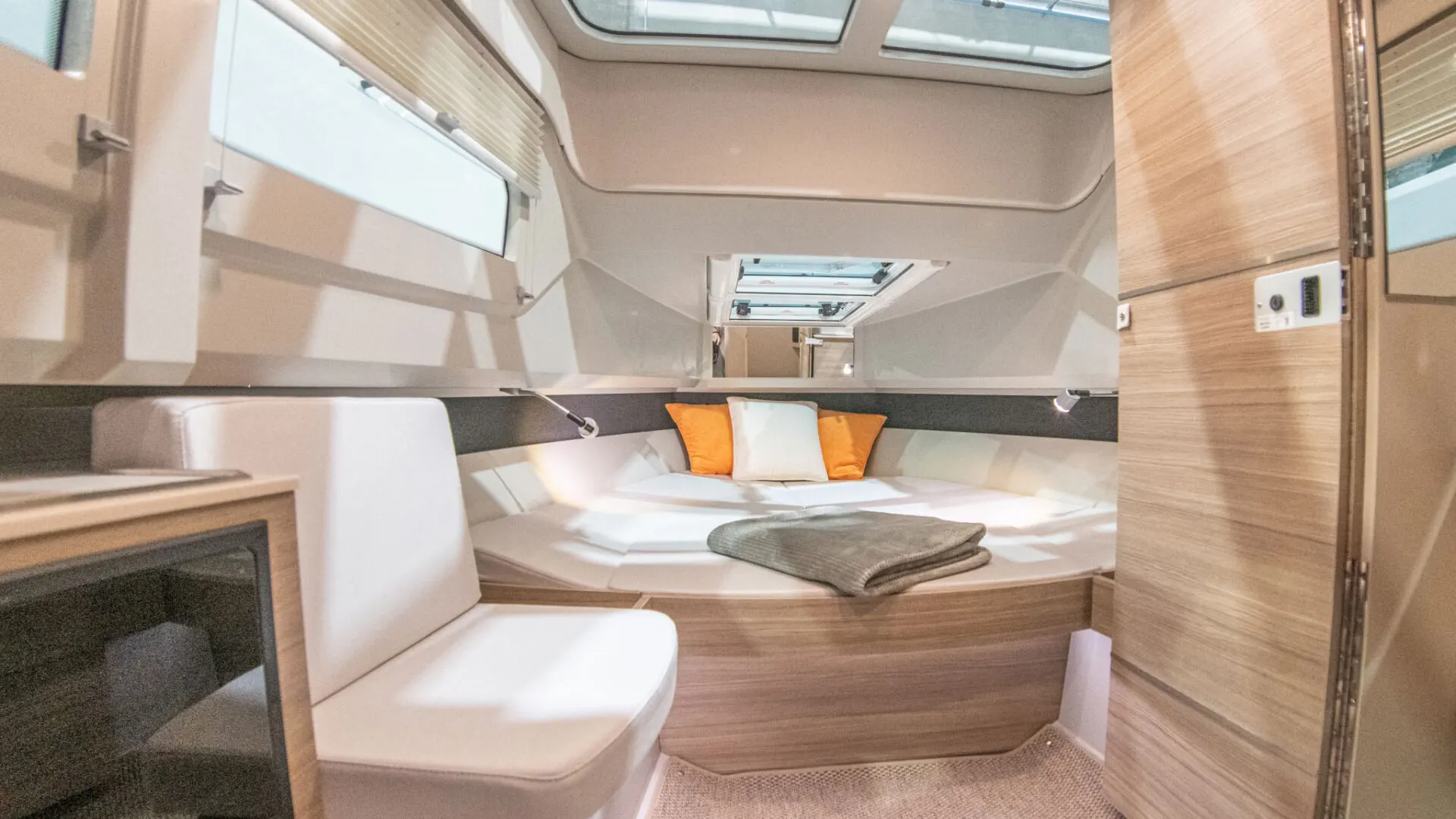 saxdor-33-yacht-rental-punta-cana