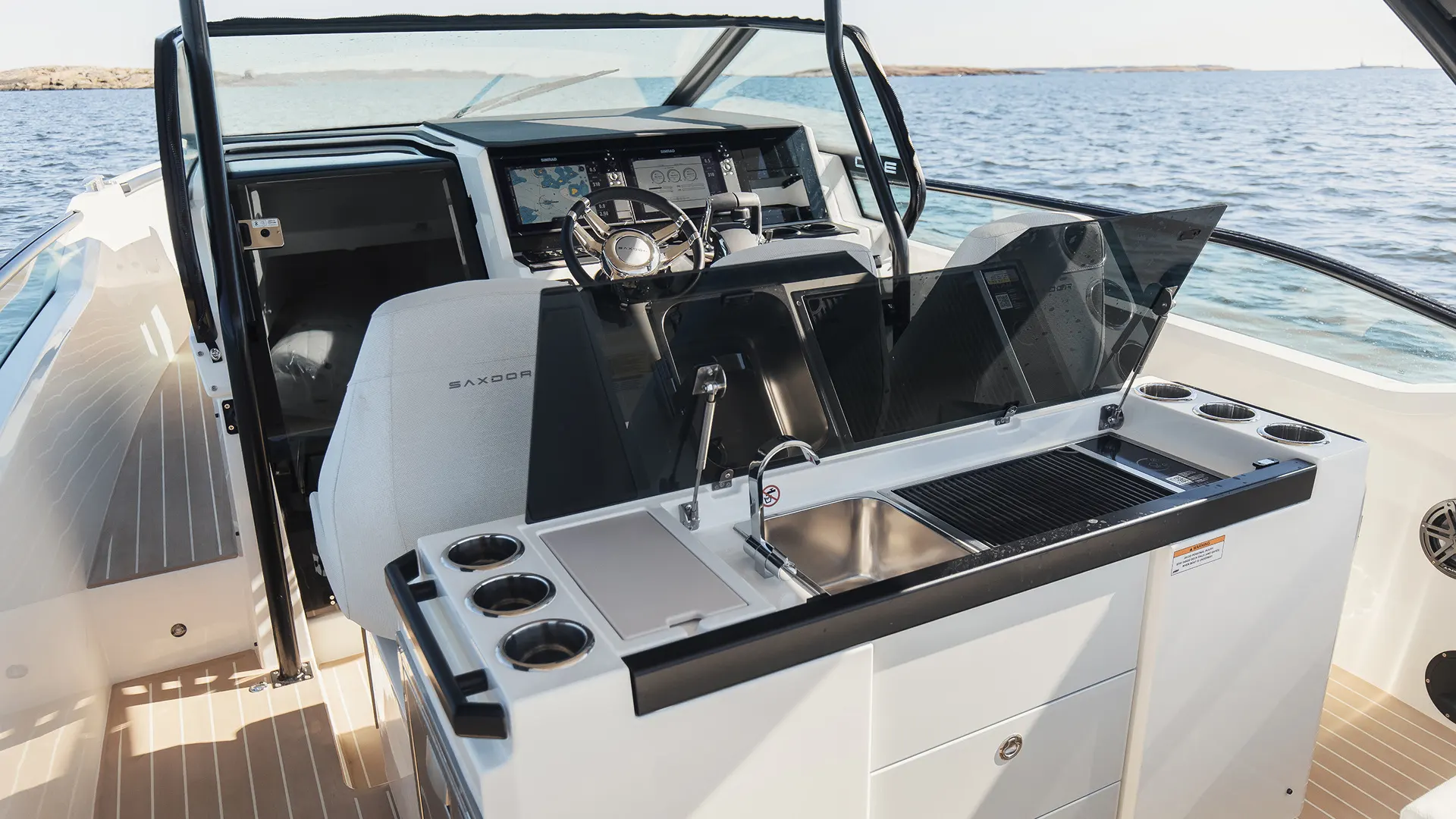 saxdor-33-yacht-rental-punta-cana