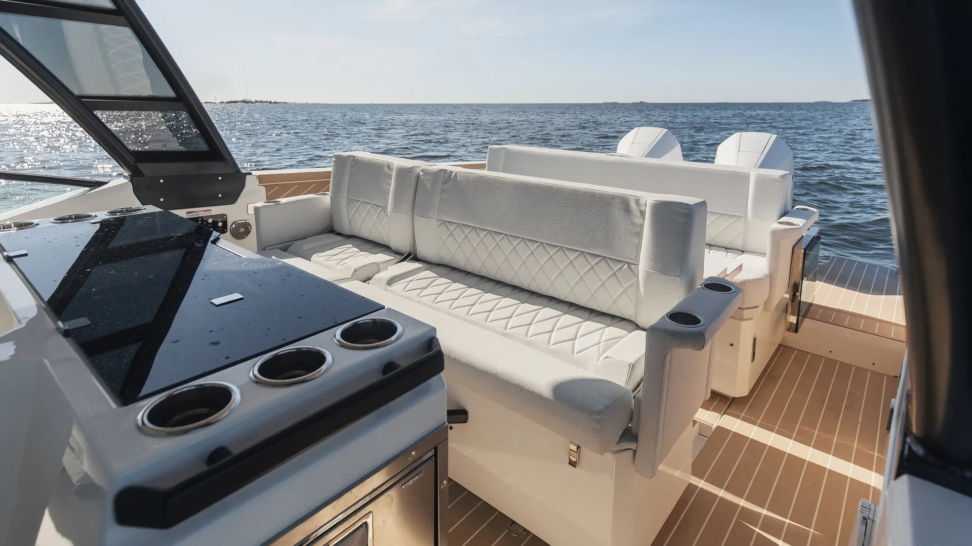 saxdor-33-yacht-rental-punta-cana