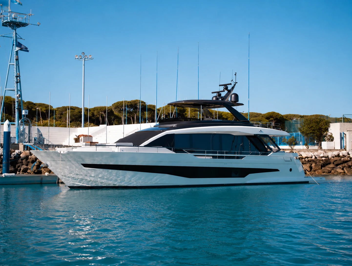 Yate privado Astondoa 80