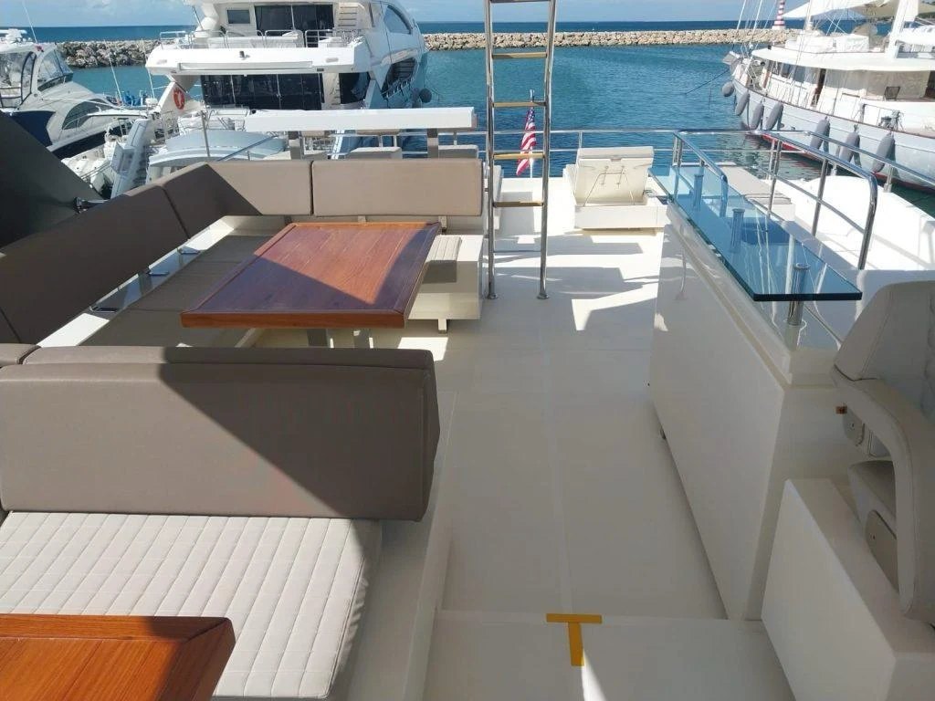 Astondoa 80 charter privado foto 4