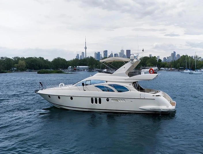 Azimut 62 ft — exterior view