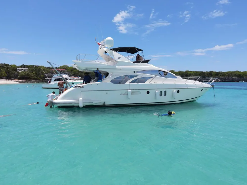 Azimut 55 — clear side profile in turquoise water