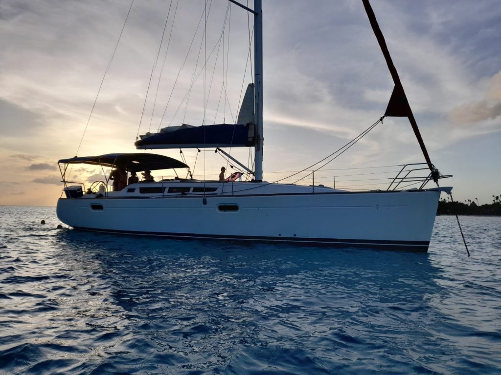 Paseo en velero en Punta Cana a bordo del Beneteau 42