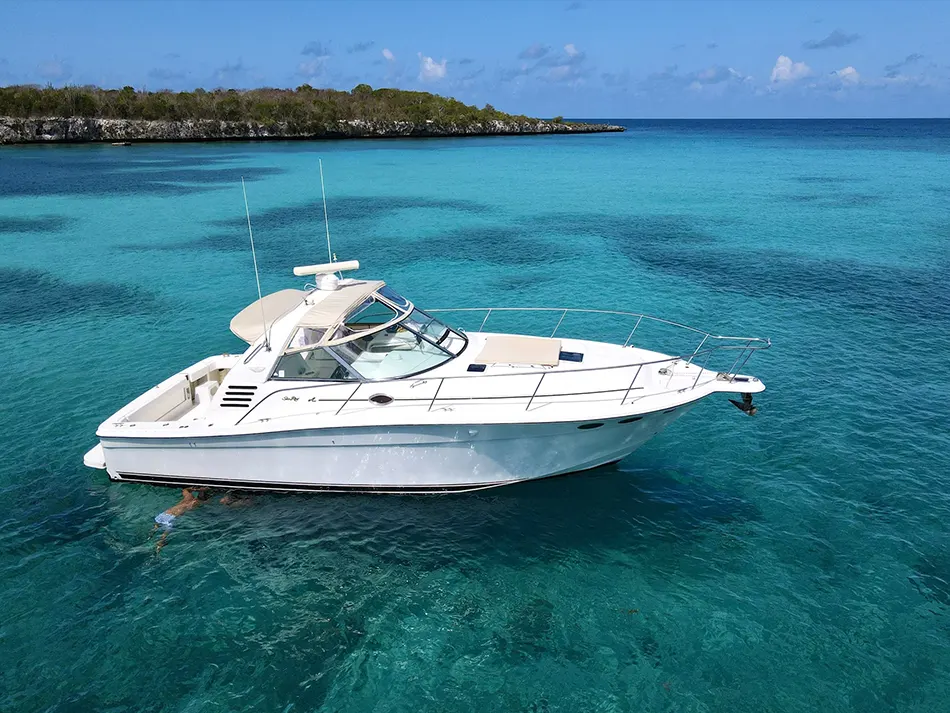 Vixen-yacht-rentals-punta-cana