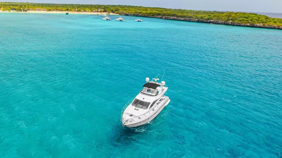 azimut-55-alquiler-yates-punta-cana