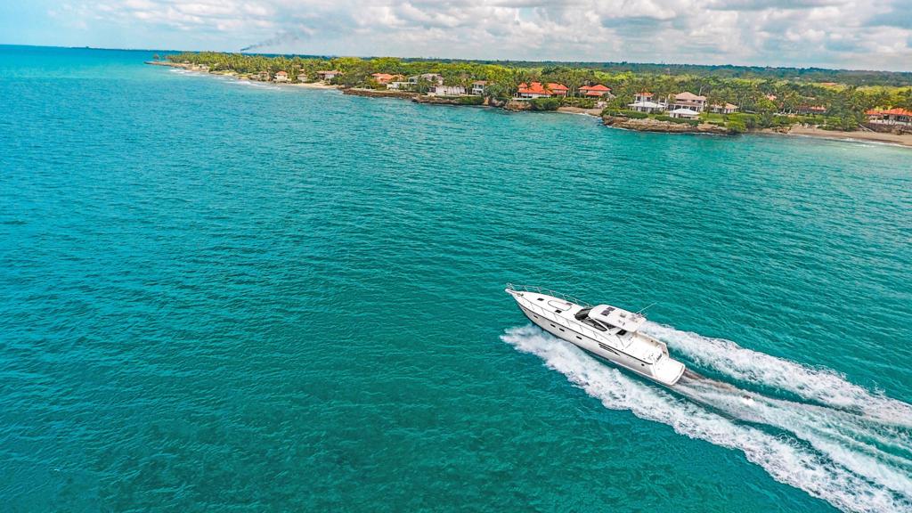 tiara-48- yacht rental 