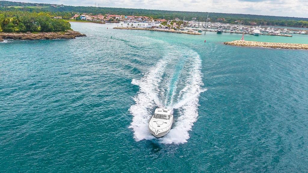 tiara-48- yacht rental 